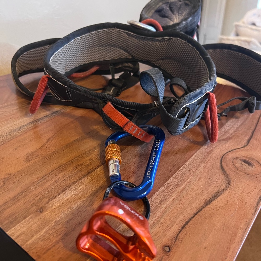 Singing Rock- Rock climbing harness with carabiner and belay device. Size S/M